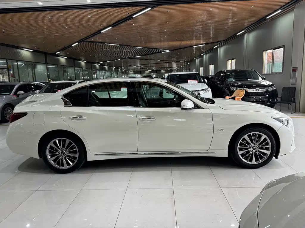 INFINITI Q50L