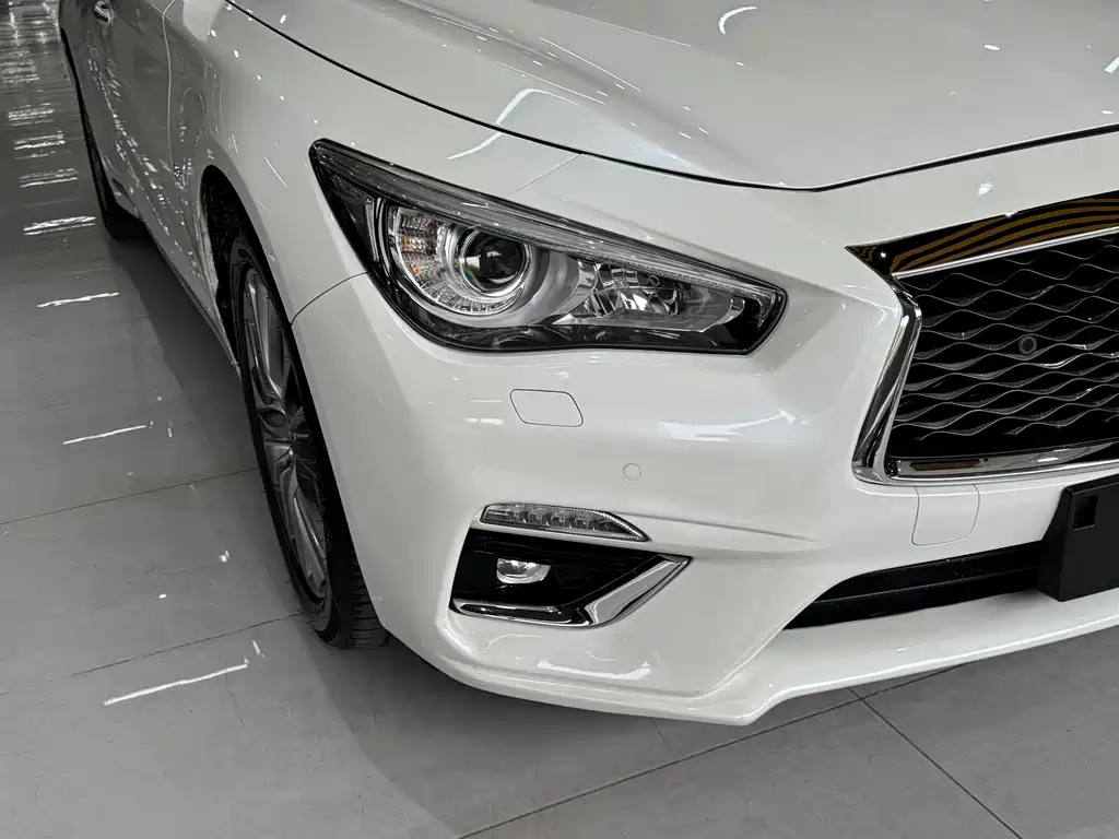 INFINITI Q50L
