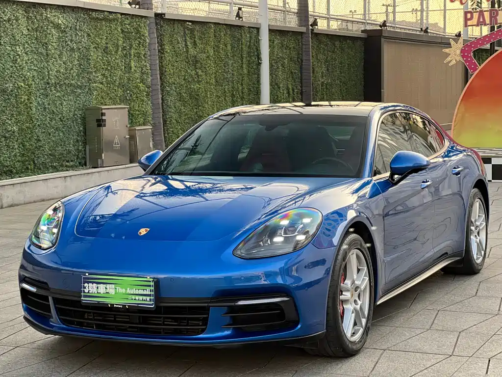 PORSCHE PANAMERA