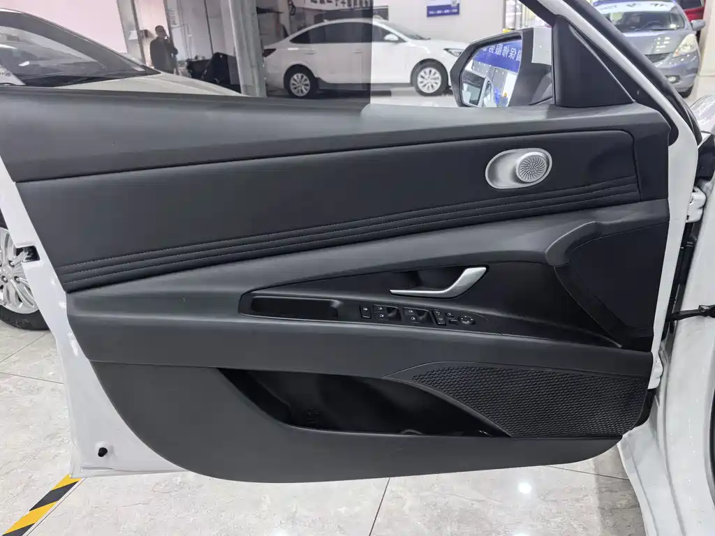 Hyundai Elantra — миниатюра 4