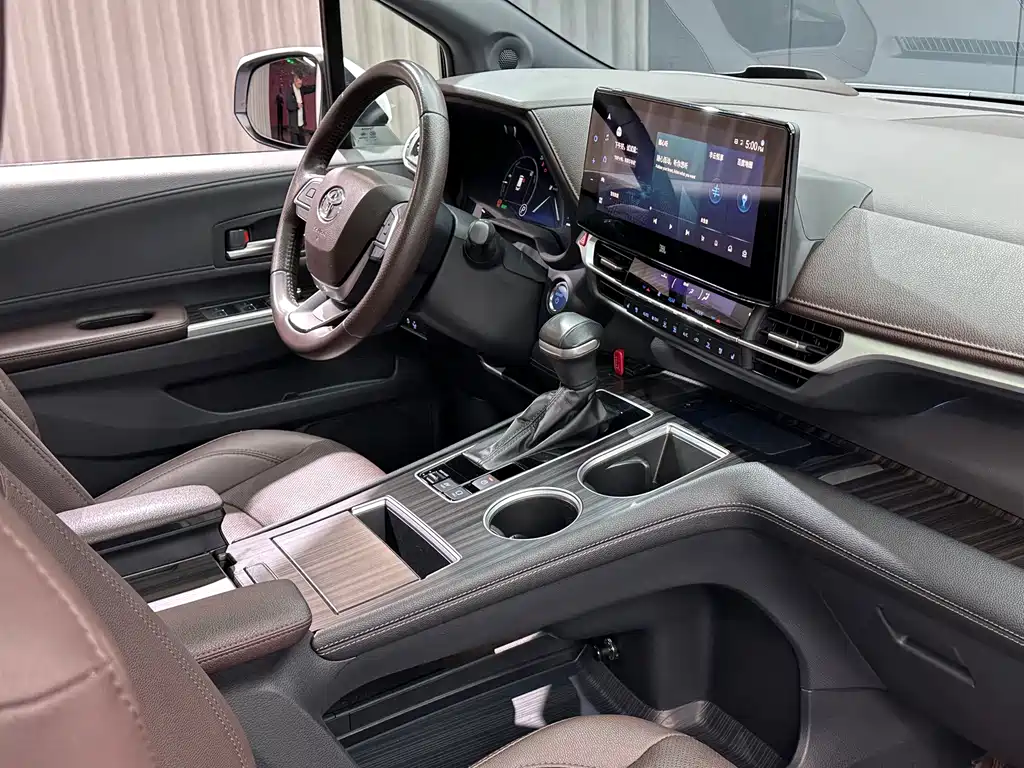 Toyota Sienna — миниатюра 36