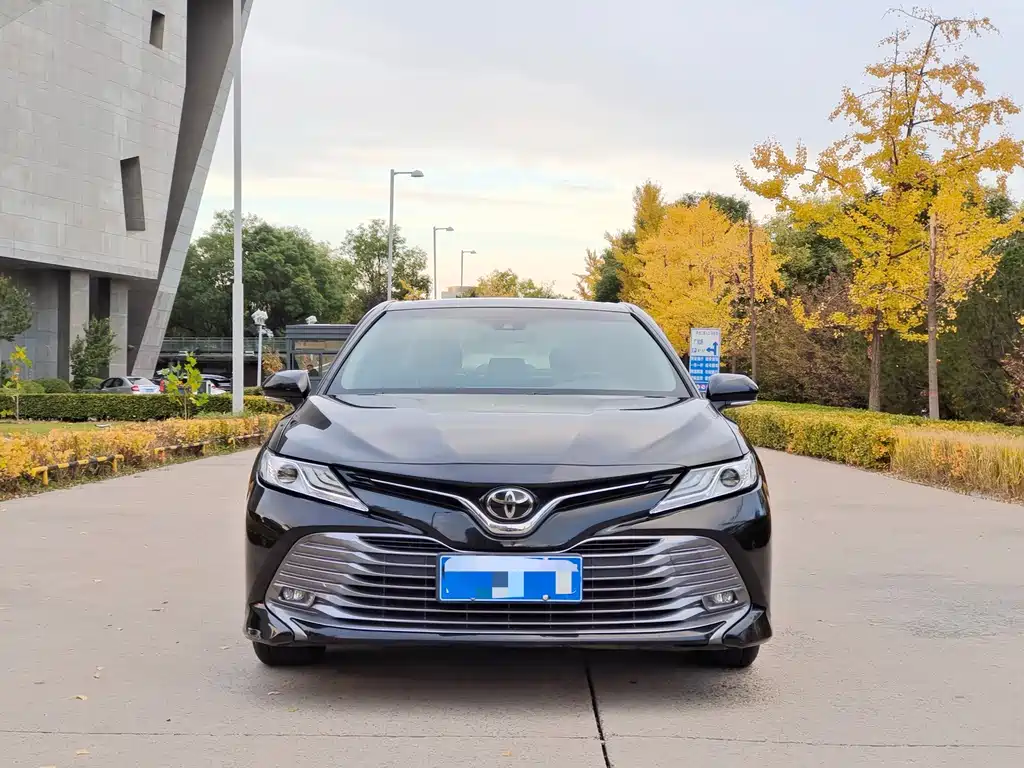 Toyota Camry — миниатюра 2