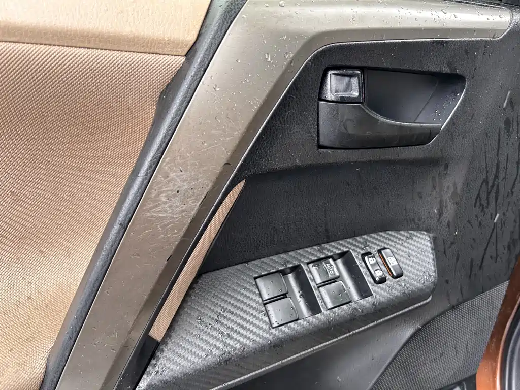 Toyota RAV4 — миниатюра 12
