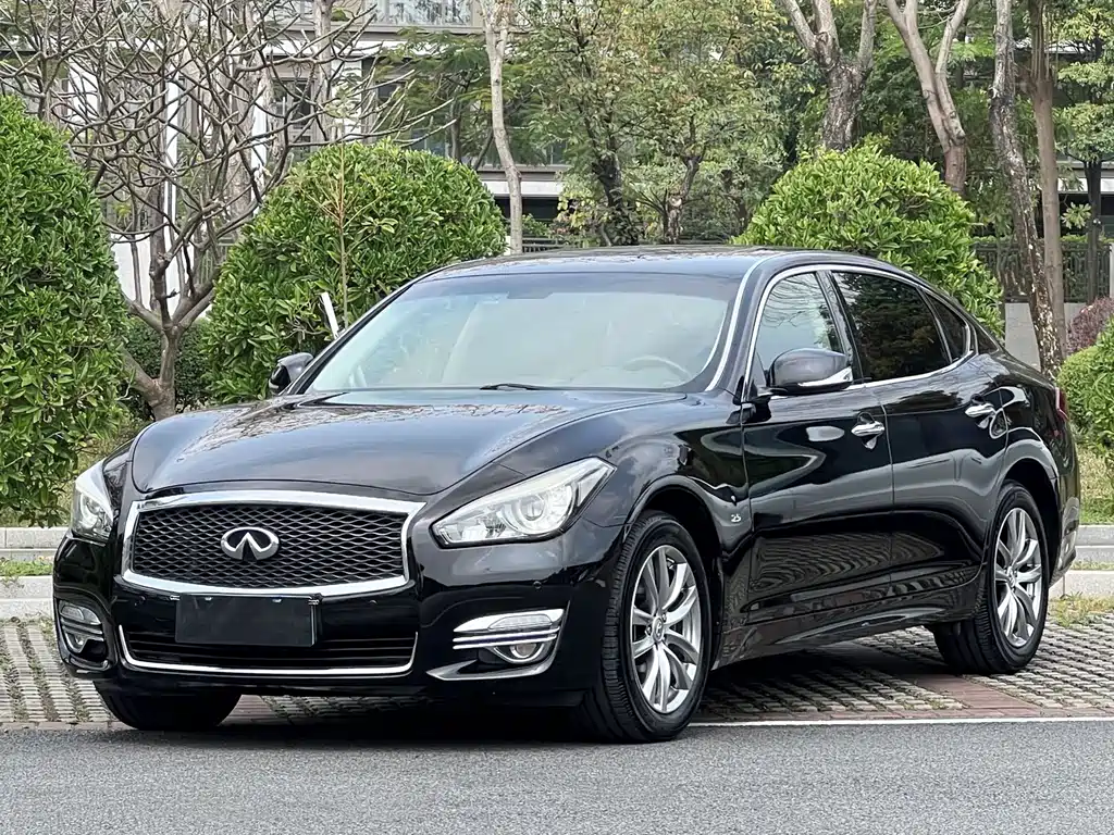 INFINITI Q70