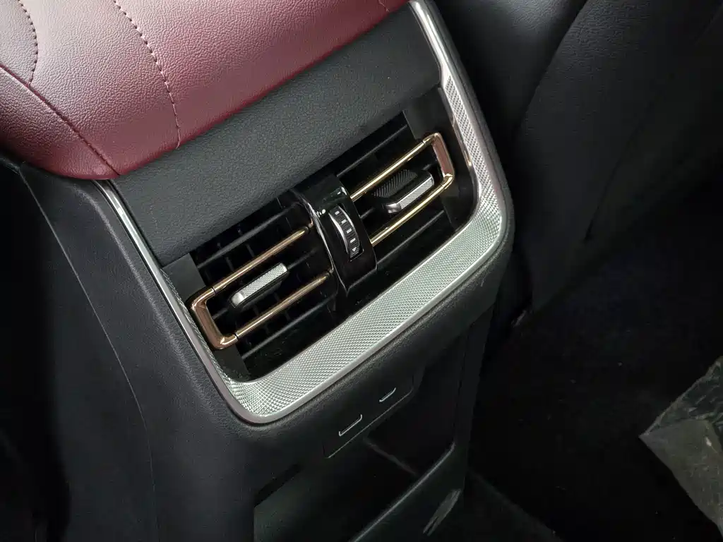 Hongqi Hongqi H5 — миниатюра 11
