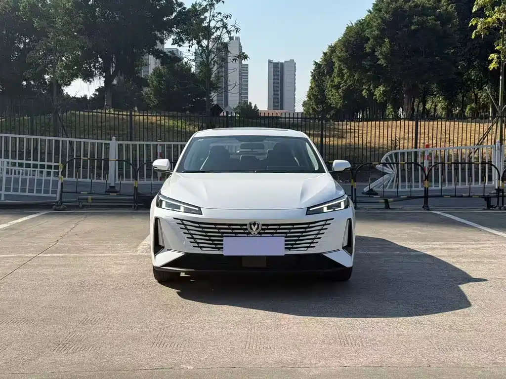 Changan Eado — миниатюра 2