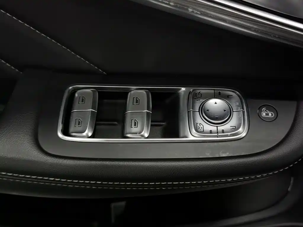 Roewe MARVEL X — миниатюра 9