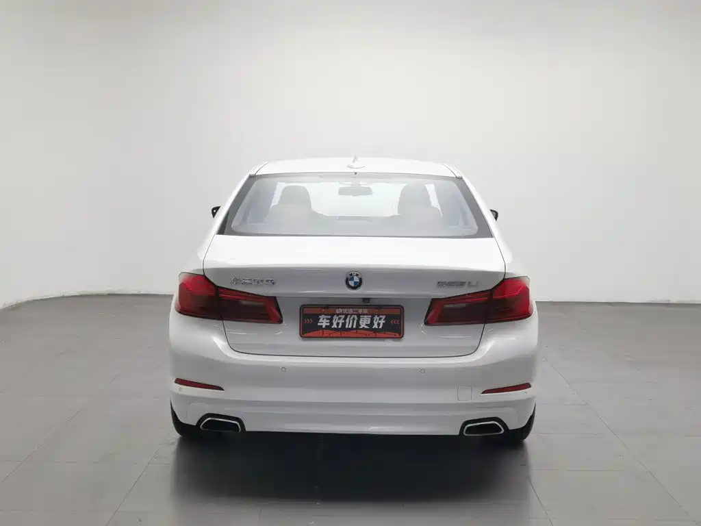 BMW 5 Series — миниатюра 4