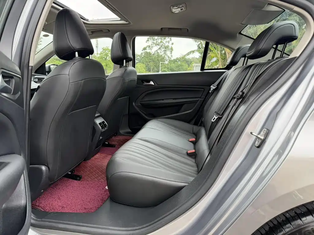 Peugeot 408 — миниатюра 14