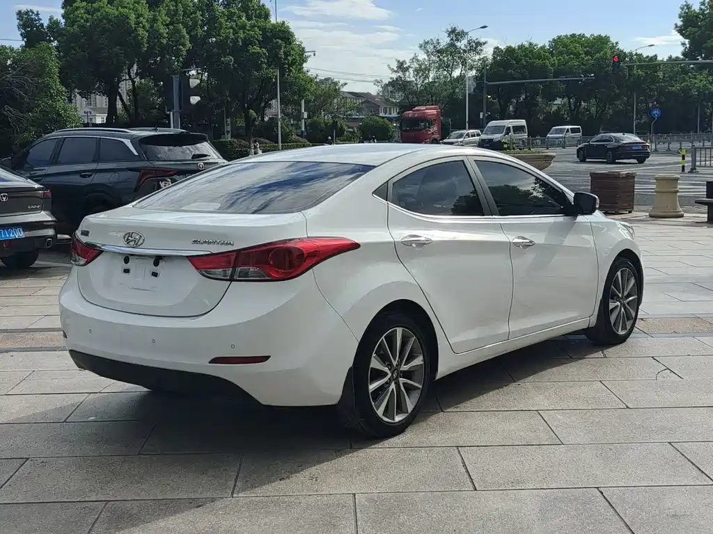 Hyundai Elantra Langdong — миниатюра 5