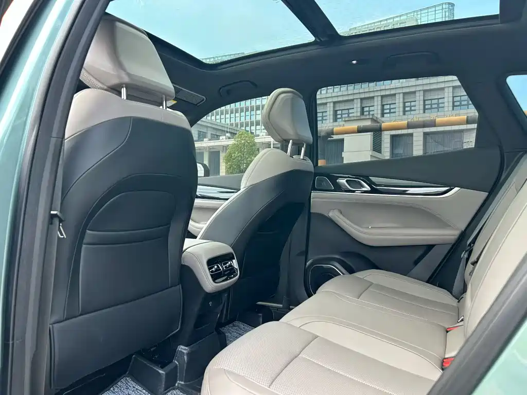 Geely Boyue L — миниатюра 9