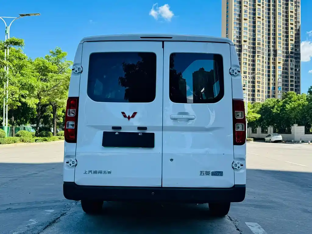 Wuling Yangguang — миниатюра 5