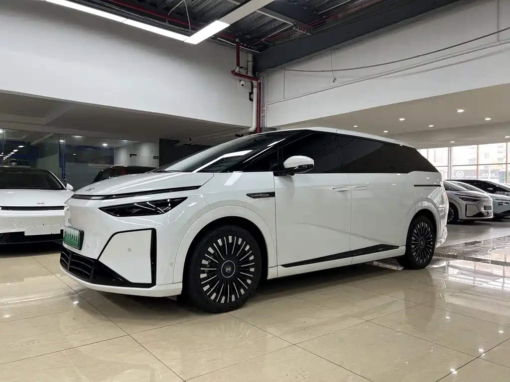 XPeng X9