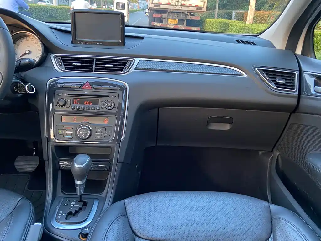 Peugeot 308 — миниатюра 9