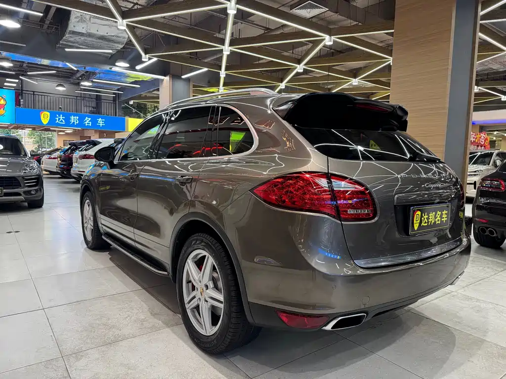Porsche Cayenne — миниатюра 15