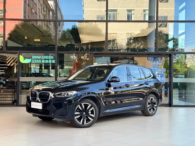 BMW  IX3 2025