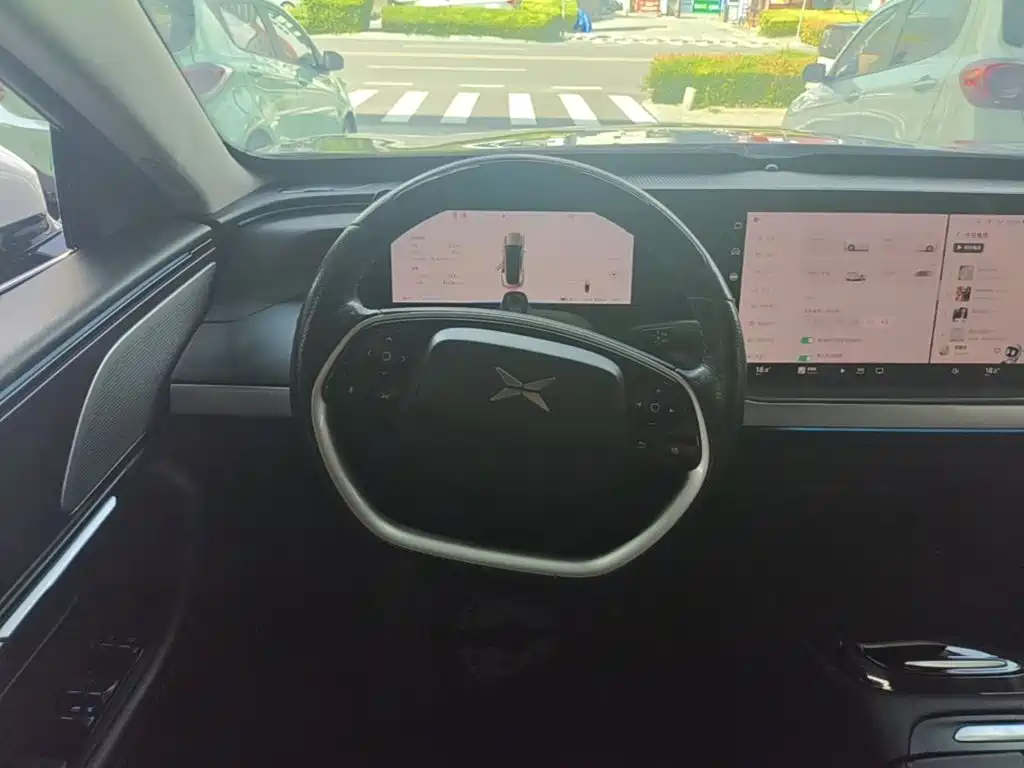 XPeng P7 — миниатюра 11