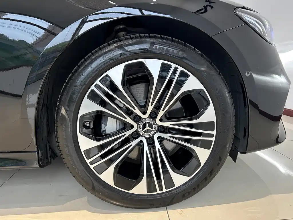 Mercedes-Benz E-Class — миниатюра 18