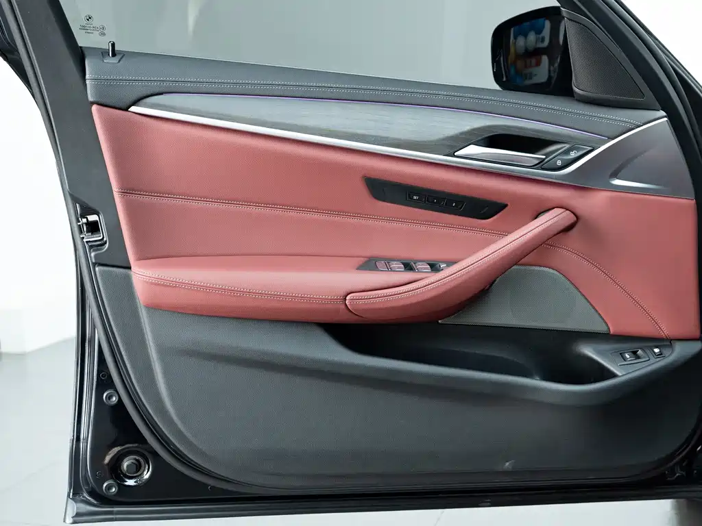 BMW 5 Series New Energy — миниатюра 10