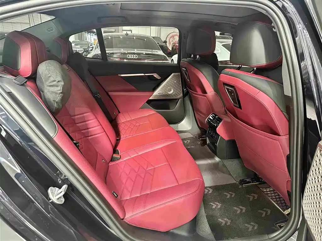 BMW 5 Series — миниатюра 15