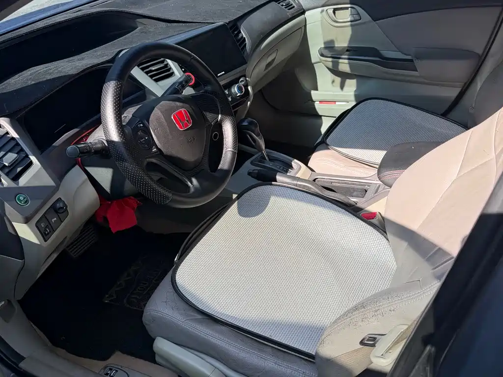 Honda Civic 2013 1.8L AT Luxury