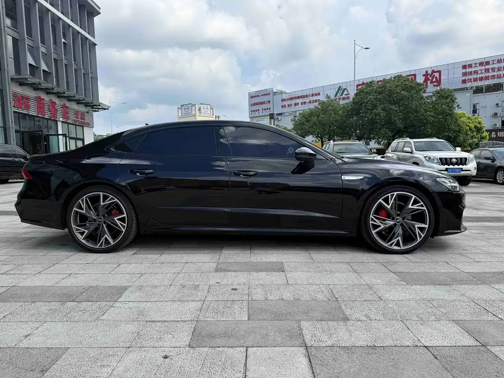 Audi A7L — миниатюра 7