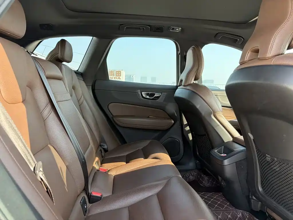 Volvo XC60 — миниатюра 13