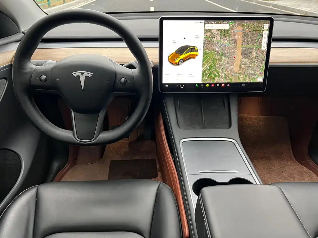 TESLA MODEL Y