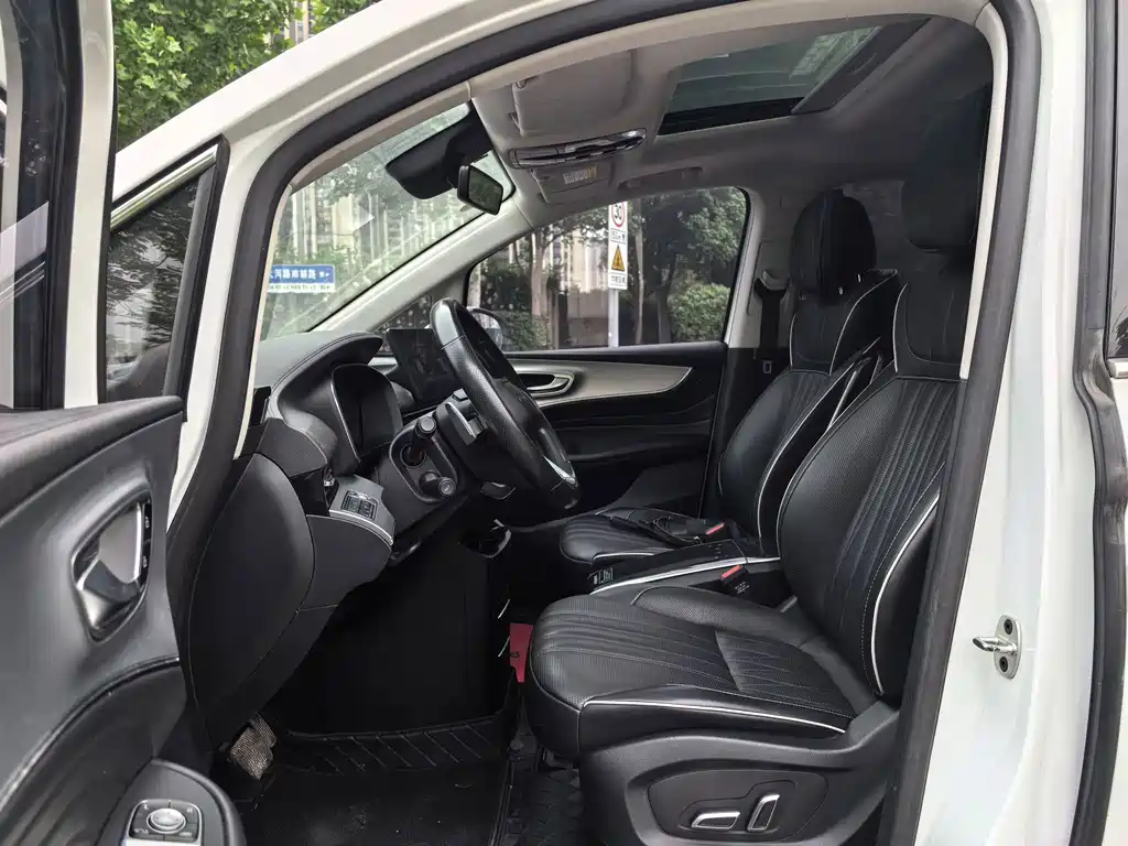 Roewe iMAX8 — миниатюра 6