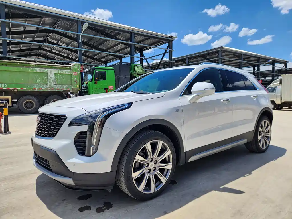 Купить Cadillac XT4