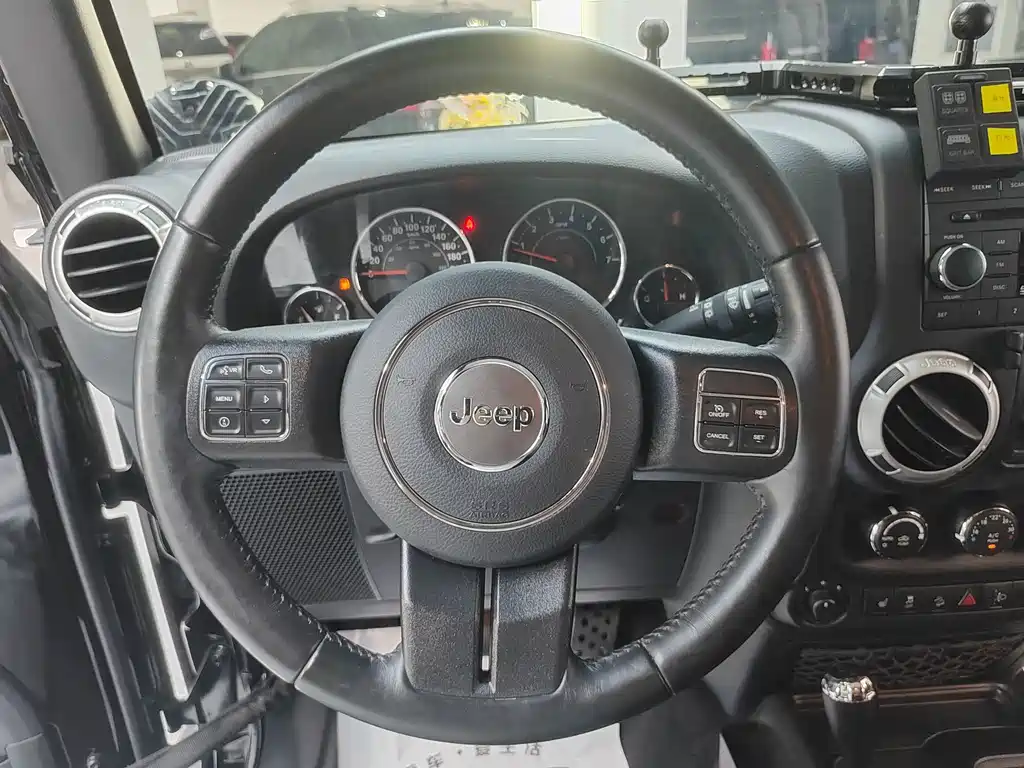 Jeep Wrangler — миниатюра 16