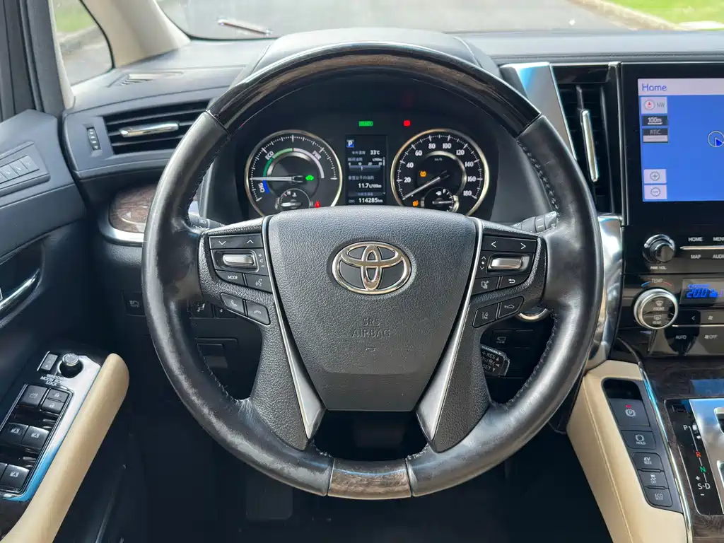 Toyota Alphard — миниатюра 22