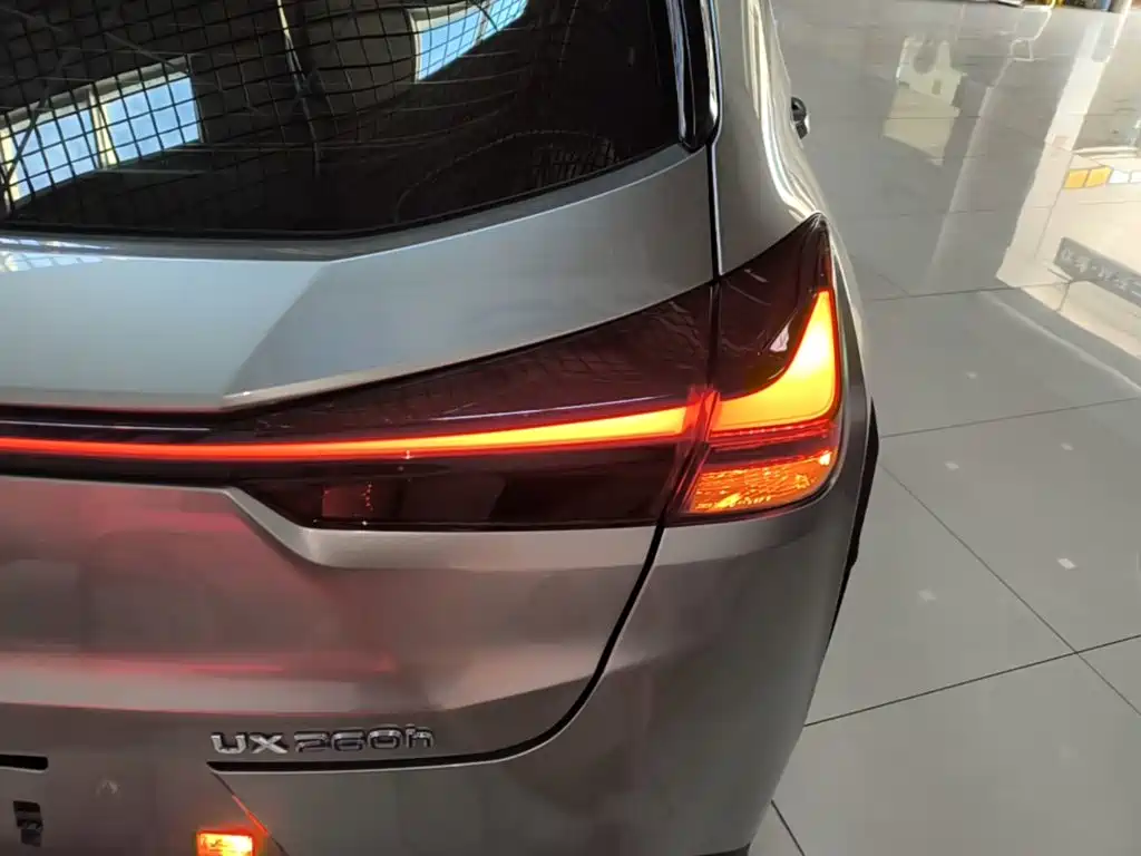Lexus UX — миниатюра 8