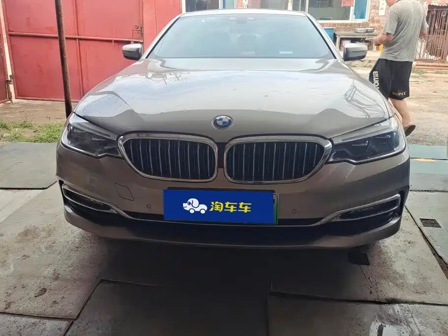 BMW 5 Series New Energy — миниатюра 2