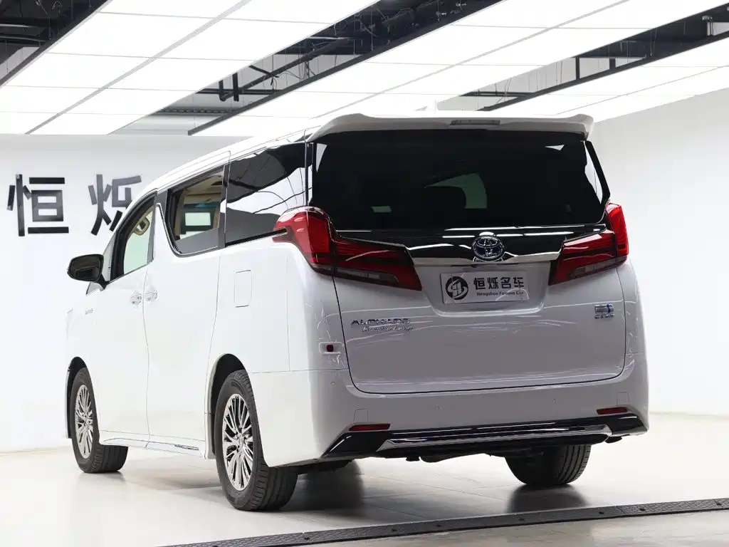 Toyota Alphard — миниатюра 26