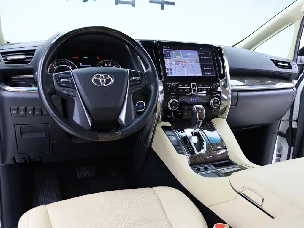 Toyota Alphard — миниатюра 10