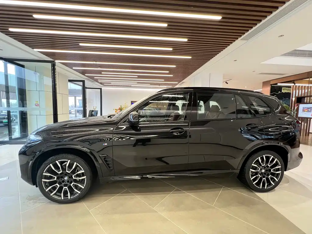 BMW X5 2025 xDrive 40Li M Sport