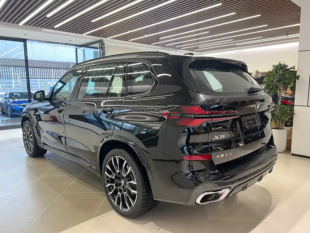 BMW X5 2025 xDrive 40Li M Sport
