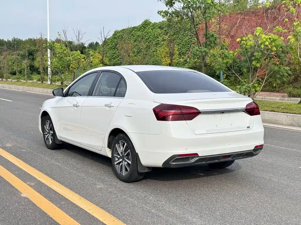 Geely Emgrand — миниатюра 11