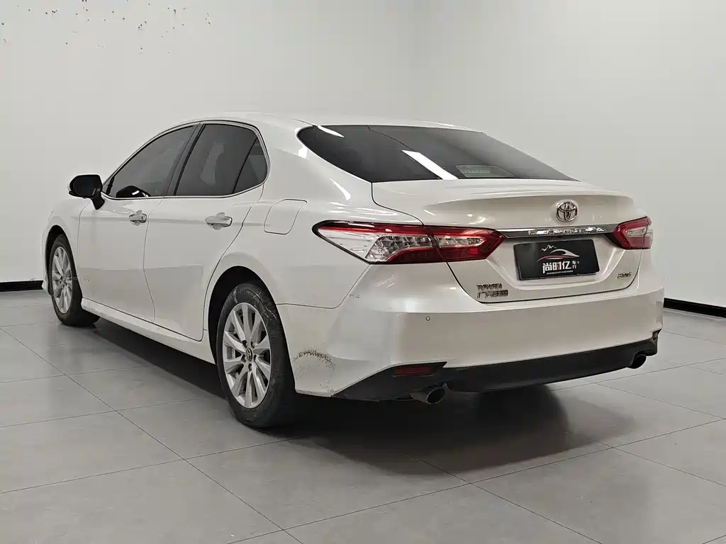 Toyota Camry — миниатюра 5