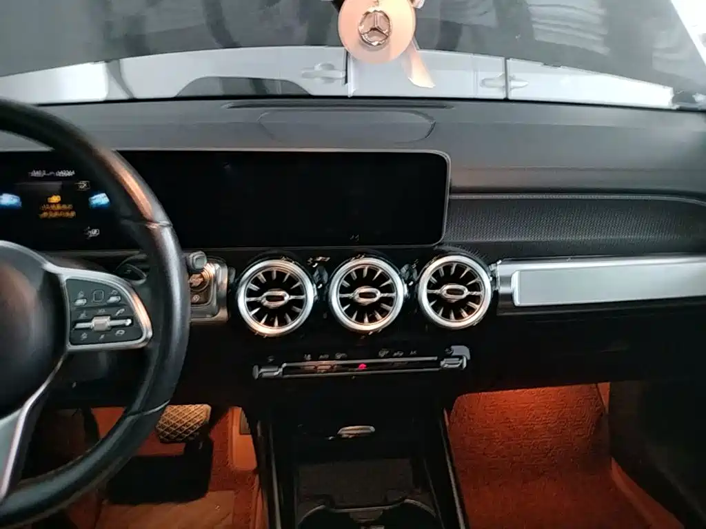 Mercedes-Benz GLB — миниатюра 13