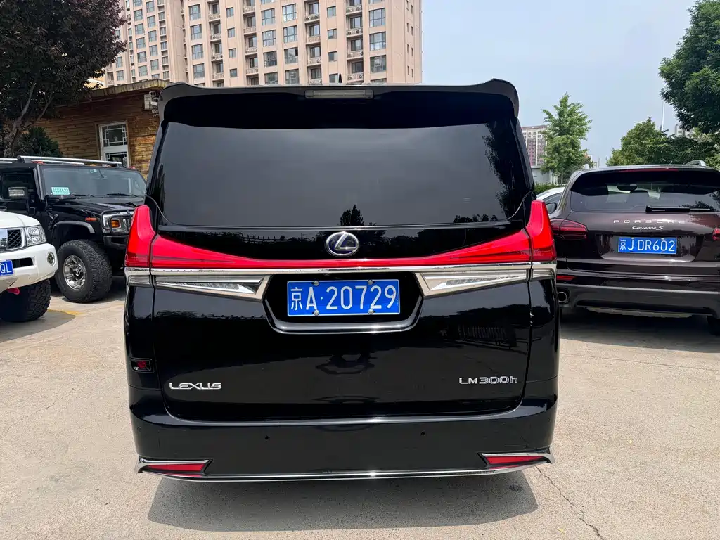 Lexus LM — миниатюра 23
