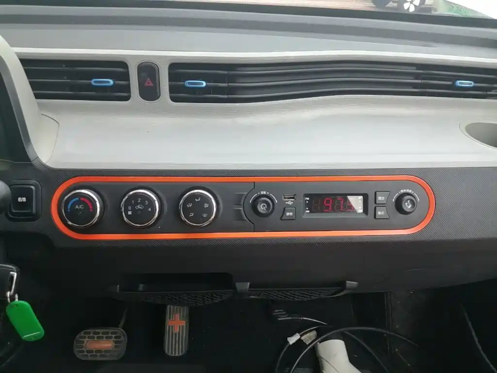 Wuling MINIEV — миниатюра 13