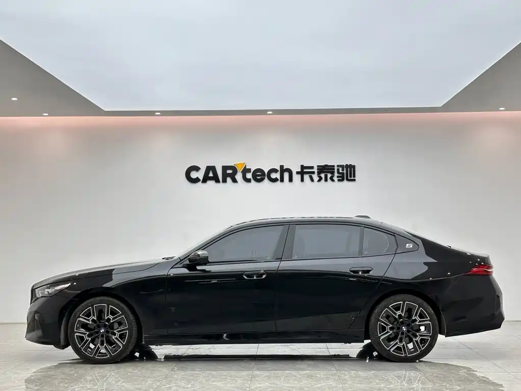 BMW 5 Series — миниатюра 2