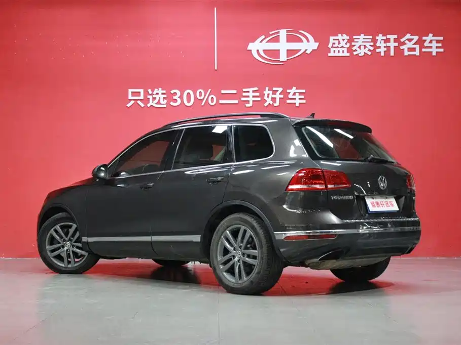 VOLKSWAGEN TOUAREG