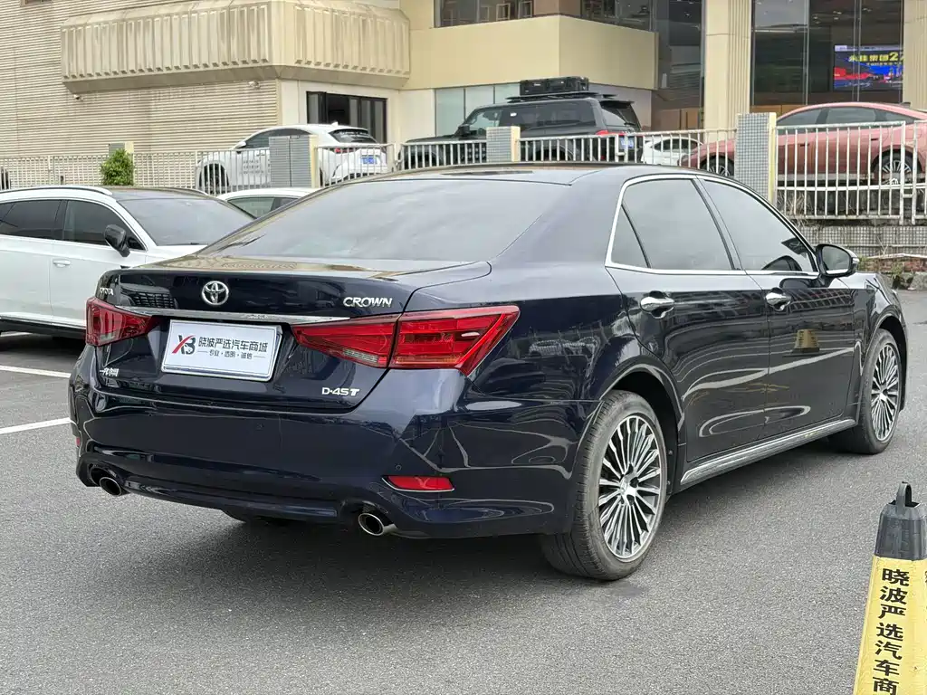 Toyota Crown — миниатюра 8