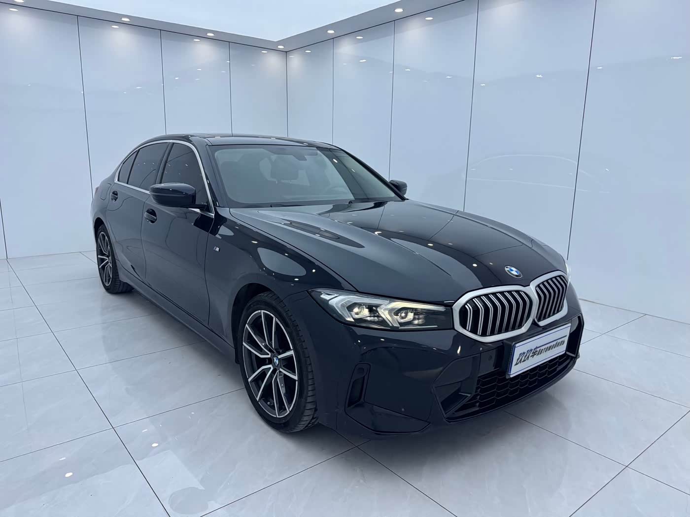 BMW 3 Series 2.0 л 2023 г. Чёрный, пробег 32000 км
