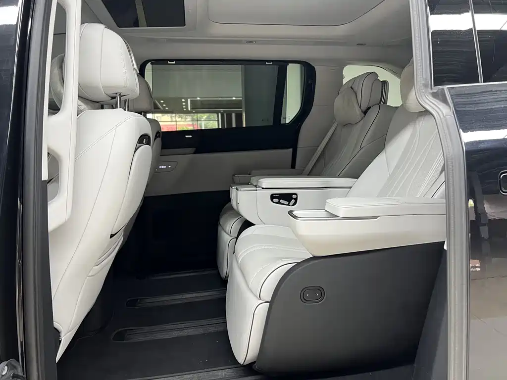 XPeng X9 — миниатюра 8