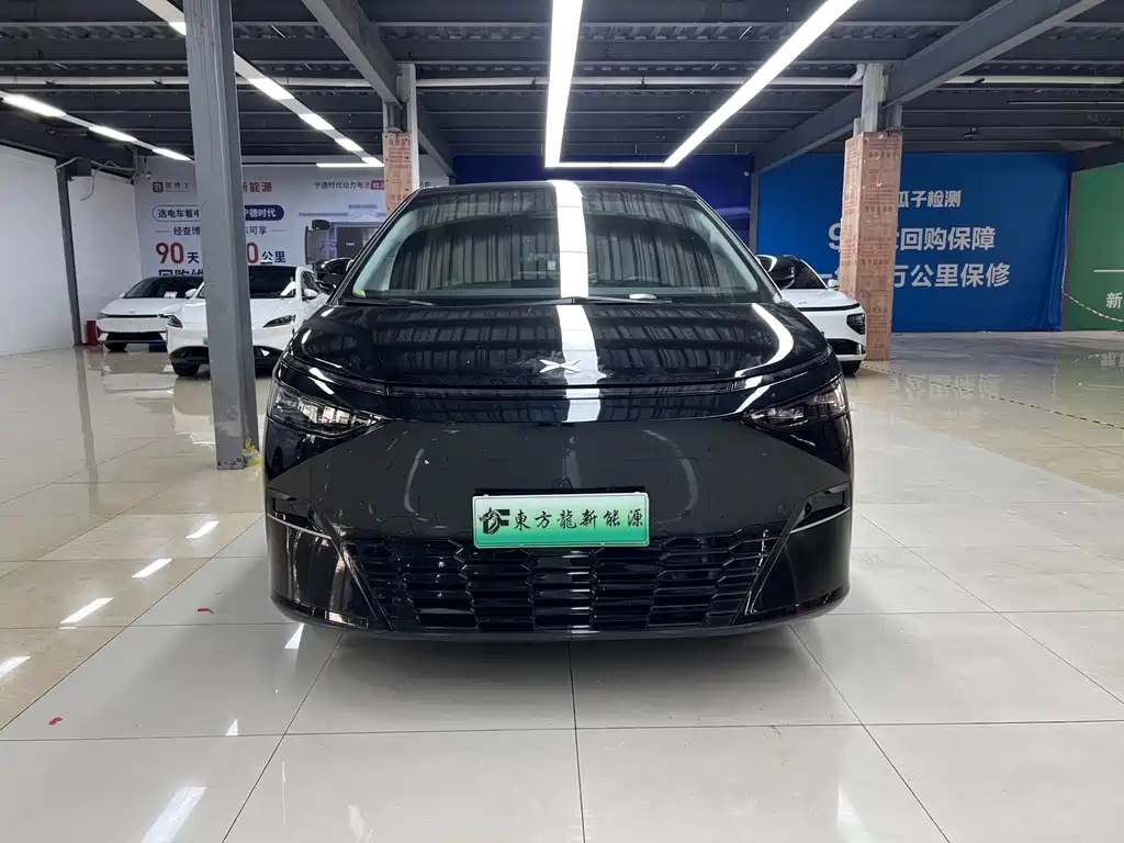 XPeng X9 — миниатюра 2