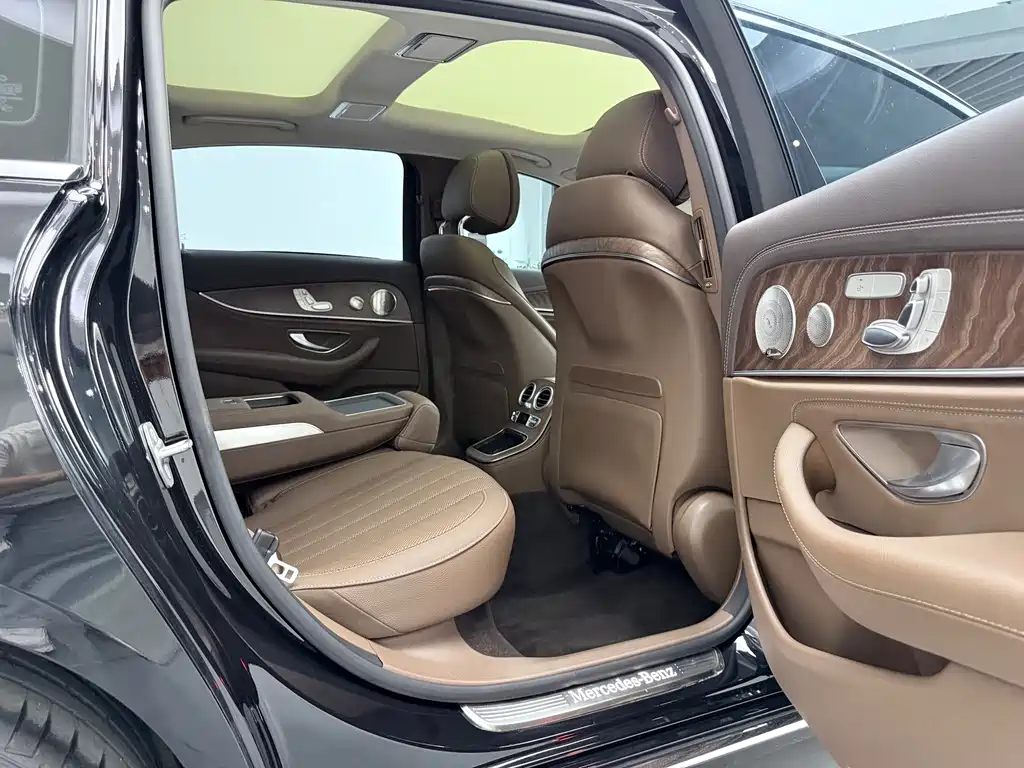 Mercedes-Benz E-Class — миниатюра 21